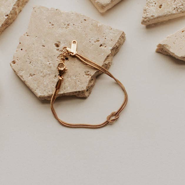 Evelyn Infinity Knot Bracelet: 7"