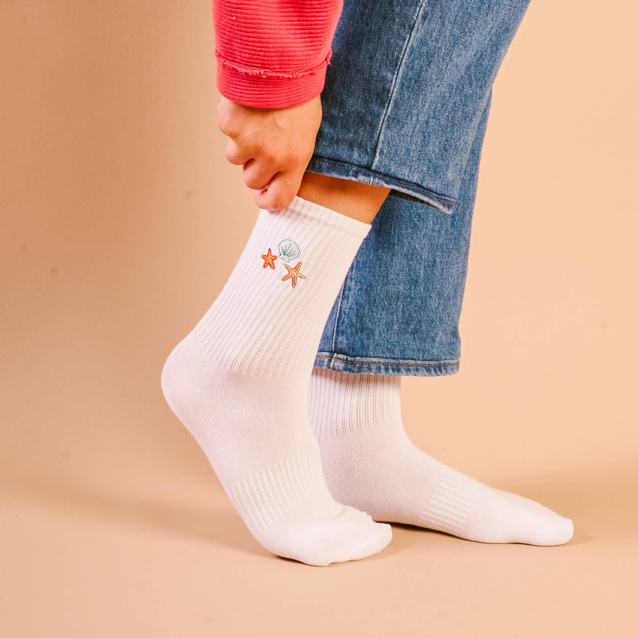 Embroidered Crew Socks-Seashells